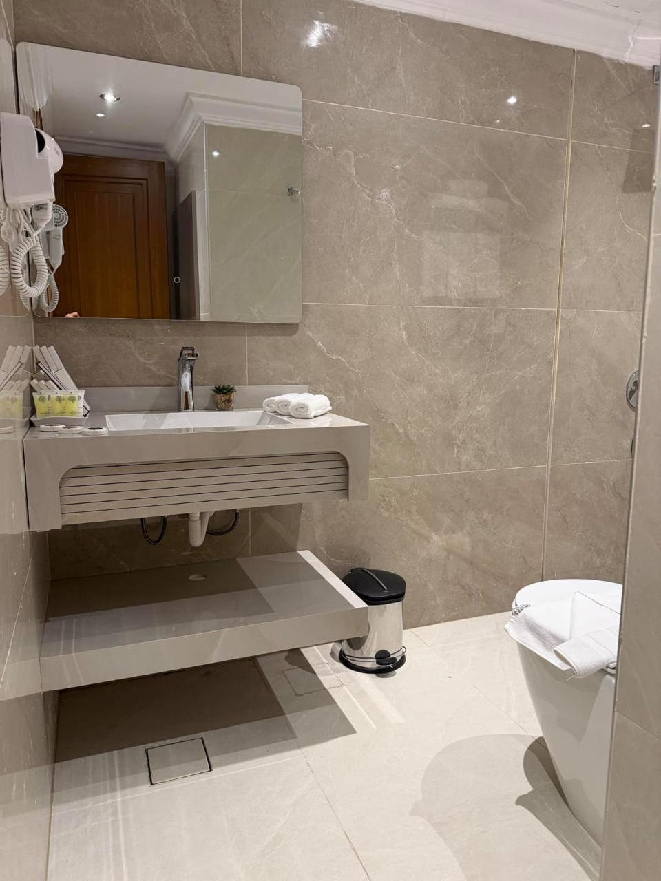 Golden Tulip Alshakereen Otel Medine